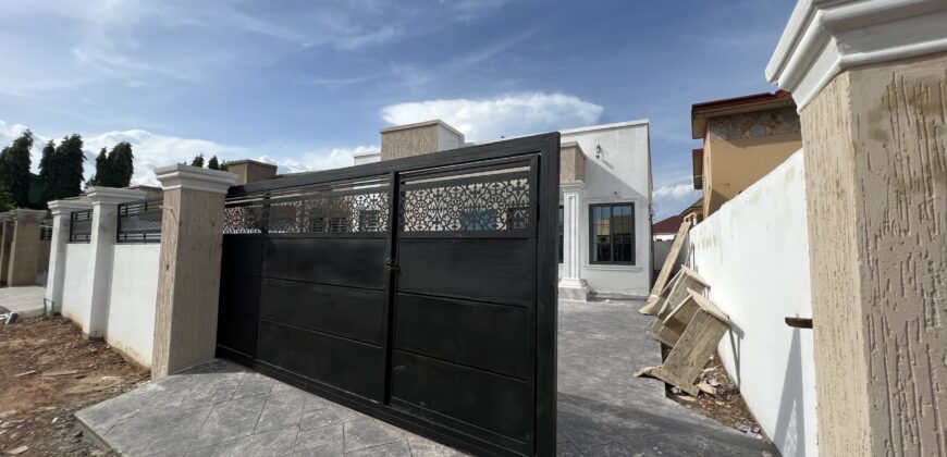 SIMPLE LUXURIOUS 3 BEDROOM HOUSE FOR SALE AT ACCRA-GHANA , BATSONAA SPINTEX