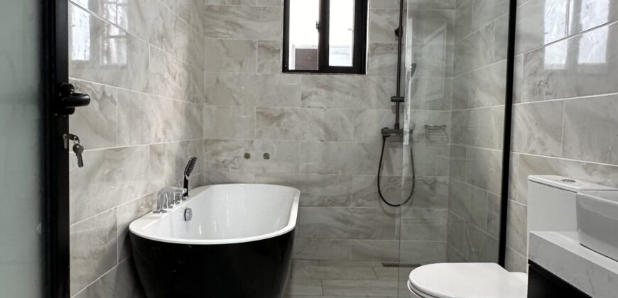 4 bedroom for sale at Lakeside