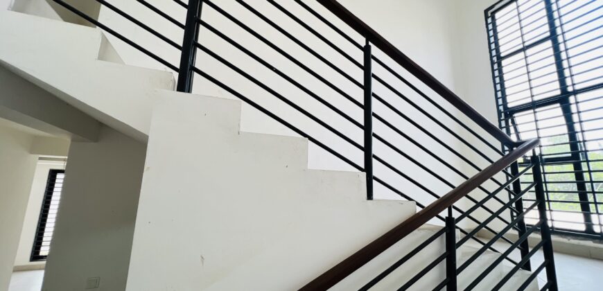 4BEDROOM/STUDY WITH BOYSQUARTERS FOR SALE AT SPINTEX