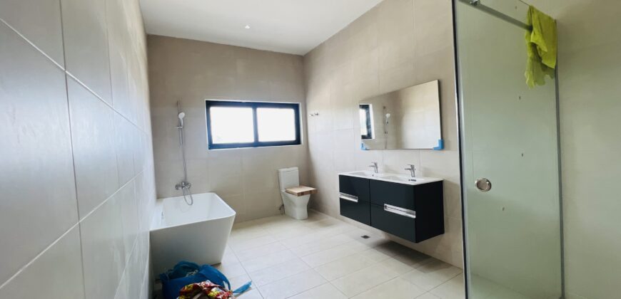 4BEDROOM/STUDY WITH BOYSQUARTERS FOR SALE AT SPINTEX