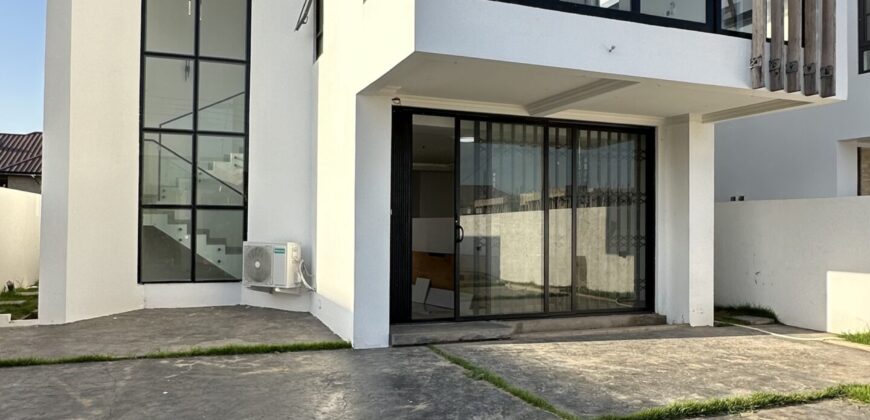 4 bedroom for sale at Lakeside