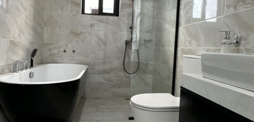 4 bedroom for sale at Lakeside