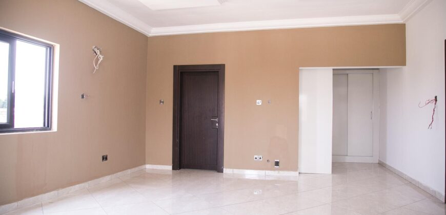 5bedroom house for Sale|Rent at East Airport