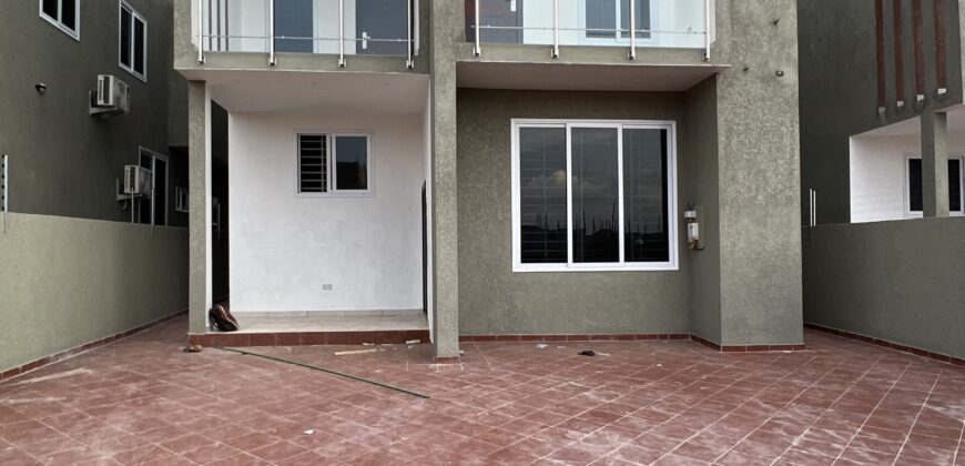 4 bedroom house with BQ for sale at Lakeside