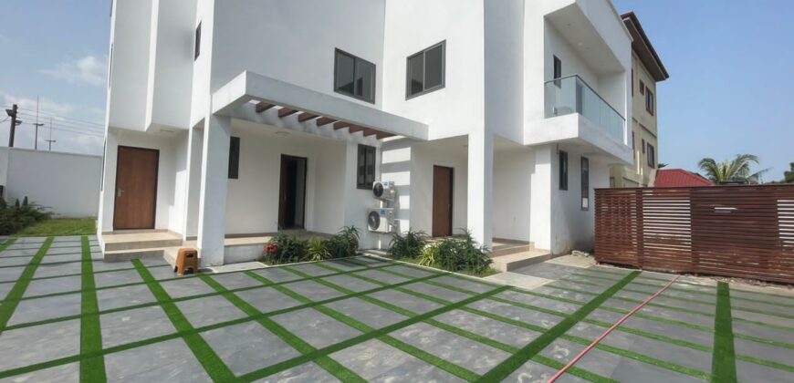 Beautiful 5 bedroom house with BQ, swimming pool selling at East legon