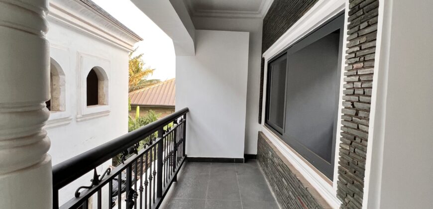 4 bedroom Swimming Pool House ,1 Bq with a Selling NOW