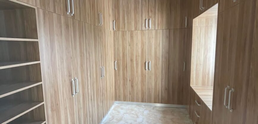 Beautiful 5 bedroom house with BQ, swimming pool selling at East legon