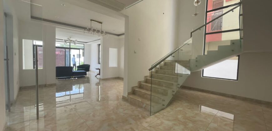 Beautiful 5 bedroom house with BQ, swimming pool selling at East legon