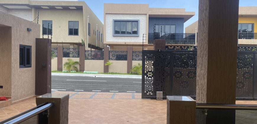 4Bedroom gated community at East Airport