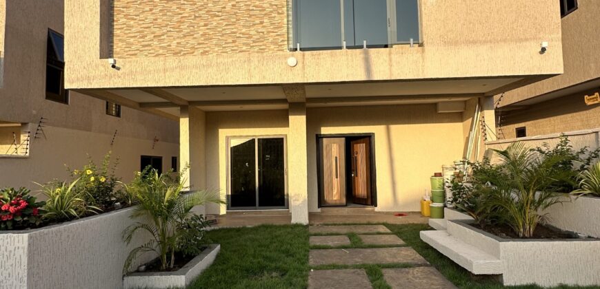 Magnificent 4 bedroom with BQ for sale at Lakeside