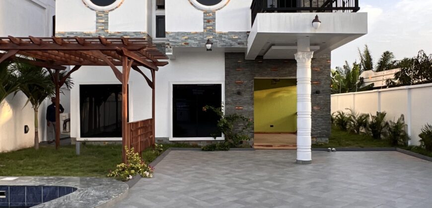 4 bedroom Swimming Pool House ,1 Bq with a Selling NOW