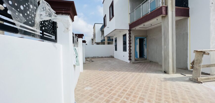 Simple luxurious 3 bedroom house mini gated community for sale at accra-ghana , spintex