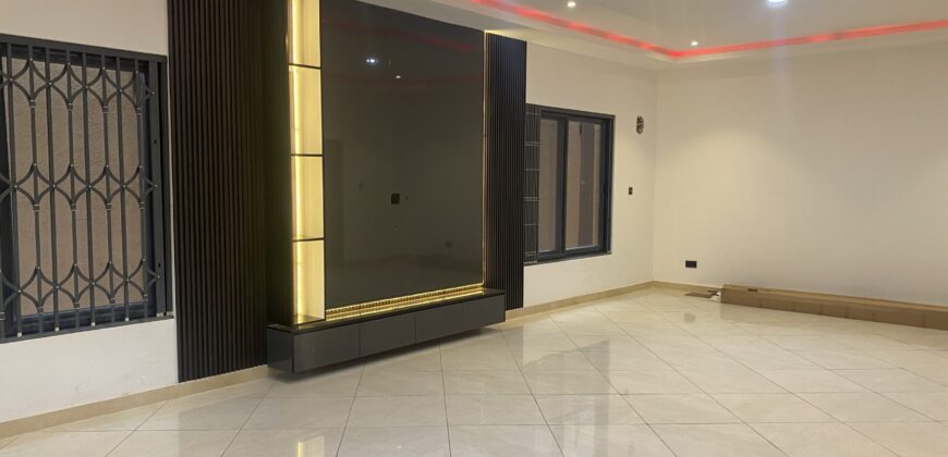 4Bedroom gated community at East Airport