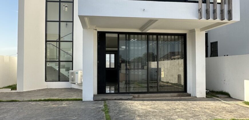 4 bedroom for sale at Lakeside