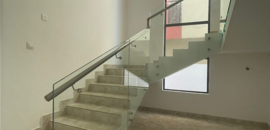 Beautiful 5 bedroom house with BQ, swimming pool selling at East legon