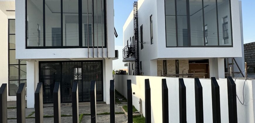 4 bedroom for sale at Lakeside