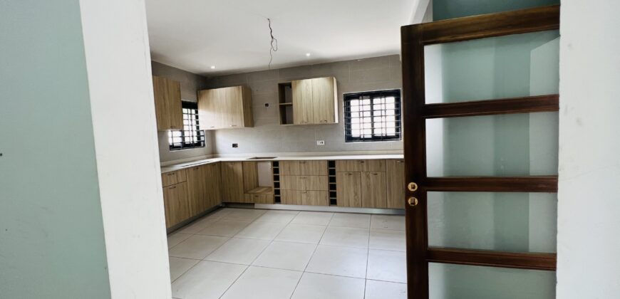 4BEDROOM/STUDY WITH BOYSQUARTERS FOR SALE AT SPINTEX