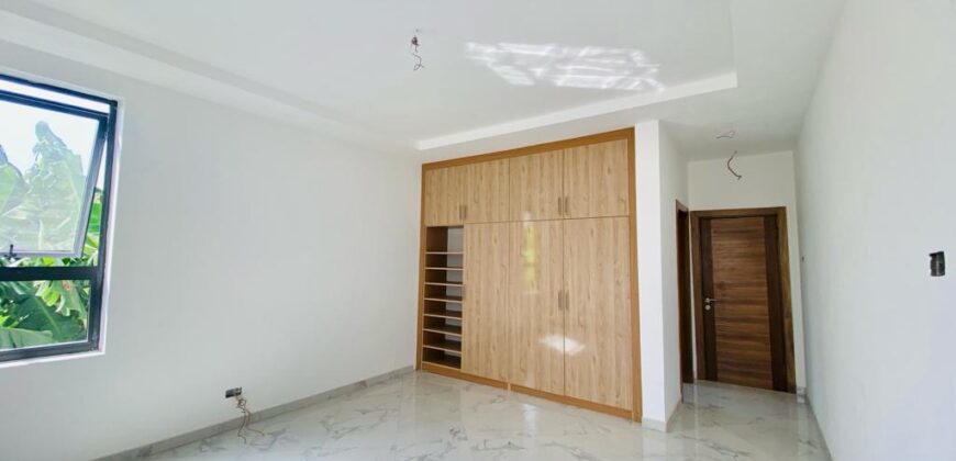 Executive 4 bedrooms luxury House with 1 room boys for sale at East Legon ( American house)