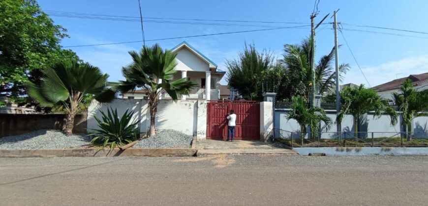 A slightly use Four bedroom house is Available for sale at Adjiringanor