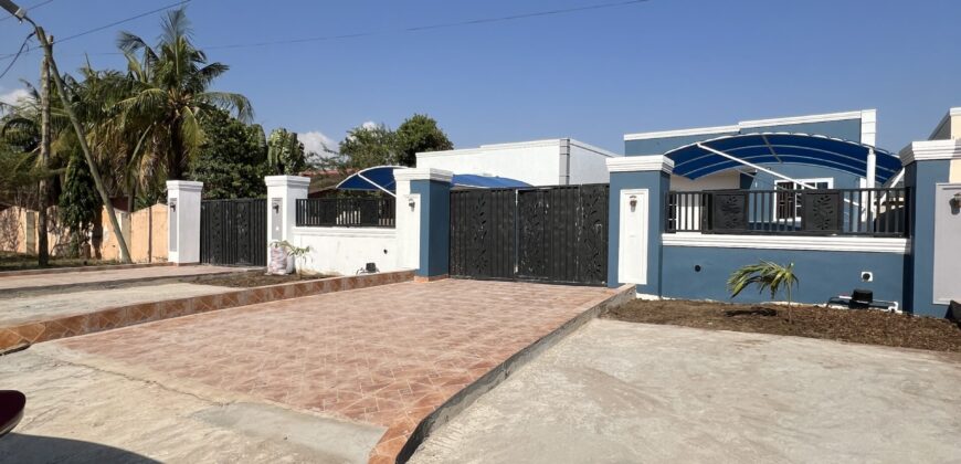 3BEDROOM WITH BOYSQUARTERS FOR SALE AT SPINTEX, ACCRA GHANA