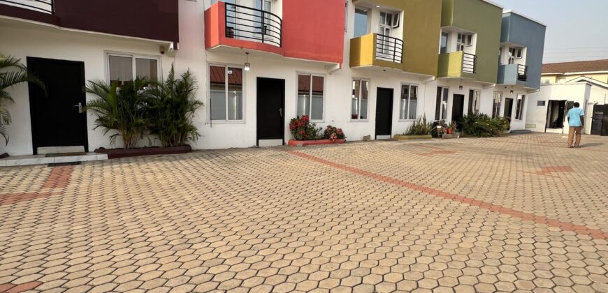 2bedroom semidetached for rent Tseaddo