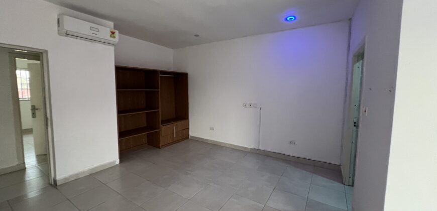 2bedroom semidetached for rent Tseaddo