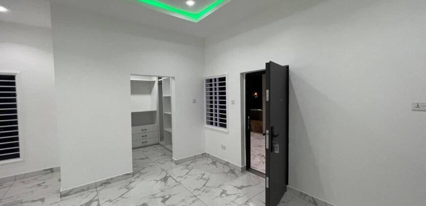 5Bedroom townhouse for sale Achimota mile 7