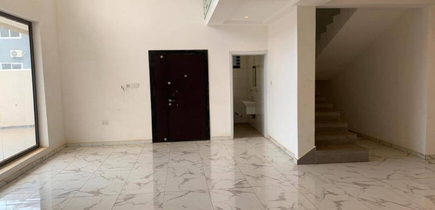 LUXURIOUS 4 BEDROOMS HOUSE WITH A SPARKLING SWIMMING POOL EAST LEGON HILLS