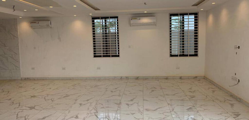 LUXURIOUS 4 BEDROOMS HOUSE WITH A SPARKLING SWIMMING POOL EAST LEGON HILLS