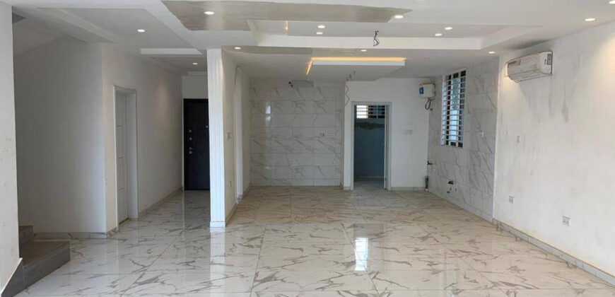 LUXURIOUS 4 BEDROOMS HOUSE WITH A SPARKLING SWIMMING POOL EAST LEGON HILLS