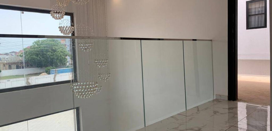 LUXURIOUS 4 BEDROOMS HOUSE WITH A SPARKLING SWIMMING POOL EAST LEGON HILLS