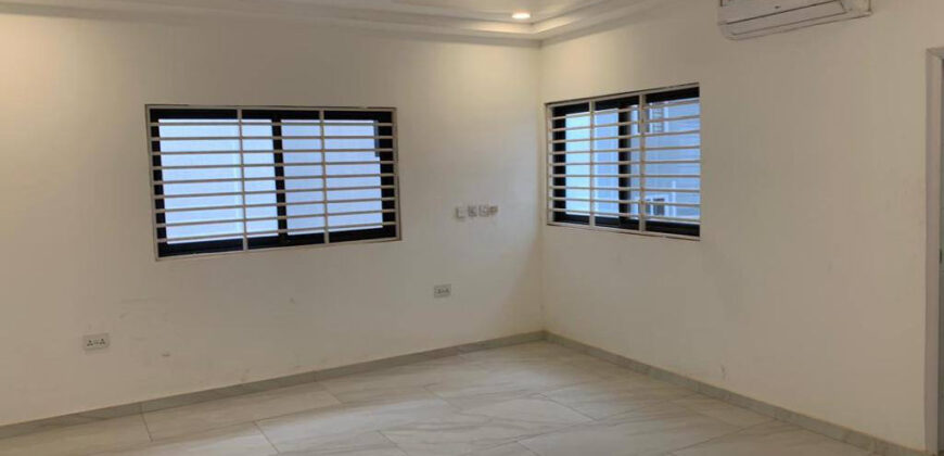 LUXURIOUS 4 BEDROOMS HOUSE WITH A SPARKLING SWIMMING POOL EAST LEGON HILLS