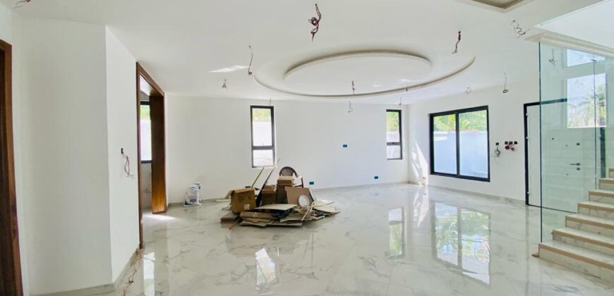 Executive 4 bedrooms luxury House with 1 room boys for sale at East Legon ( American house)