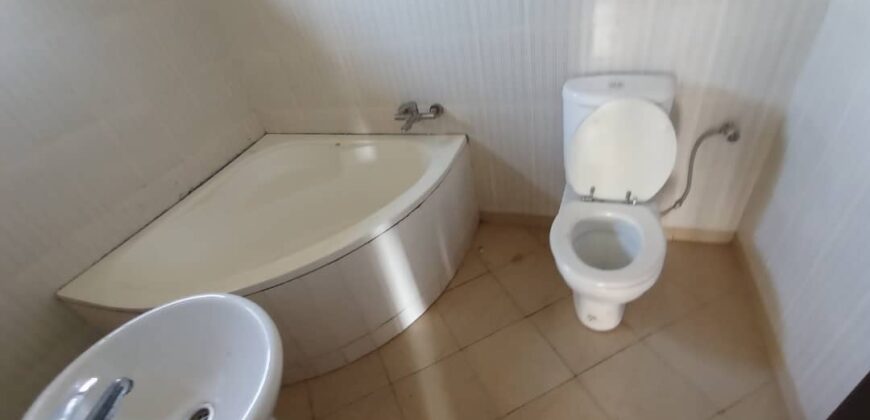 A slightly use Four bedroom house is Available for sale at Adjiringanor