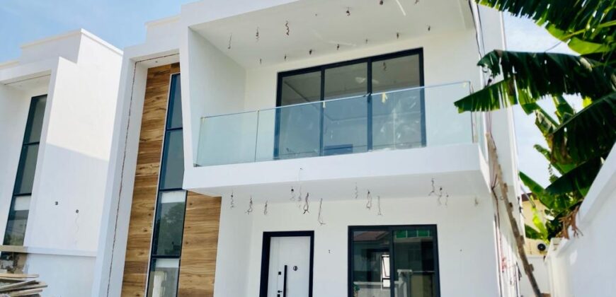Executive 4 bedrooms luxury House with 1 room boys for sale at East Legon ( American house)