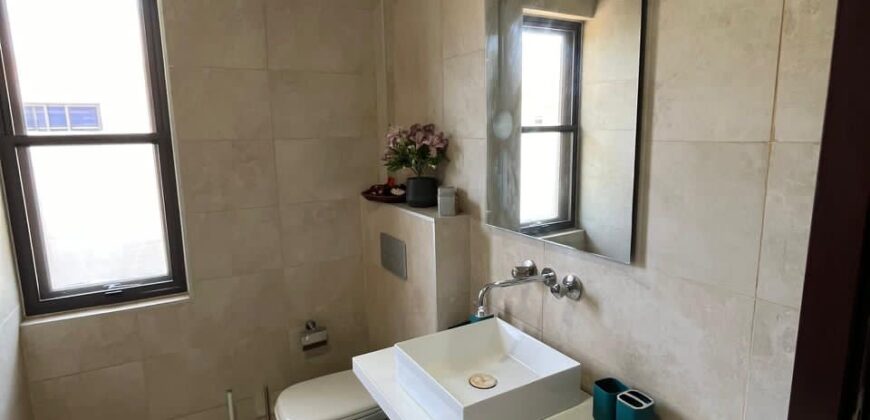 Four (4) bedroom town house 🏡 for rent at airport residential fully furnished