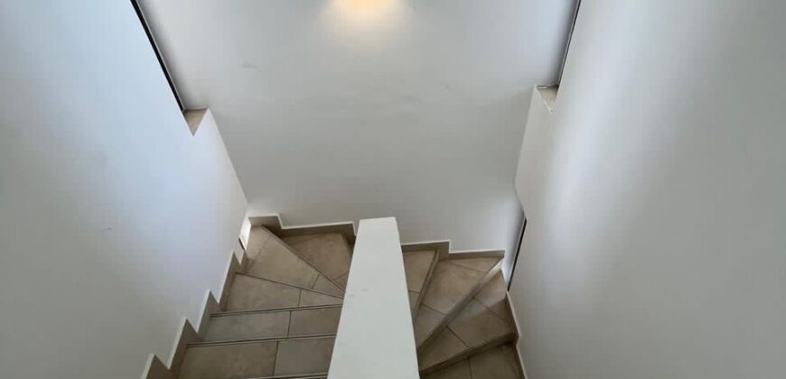 Four (4) bedroom town house 🏡 for rent at airport residential fully furnished