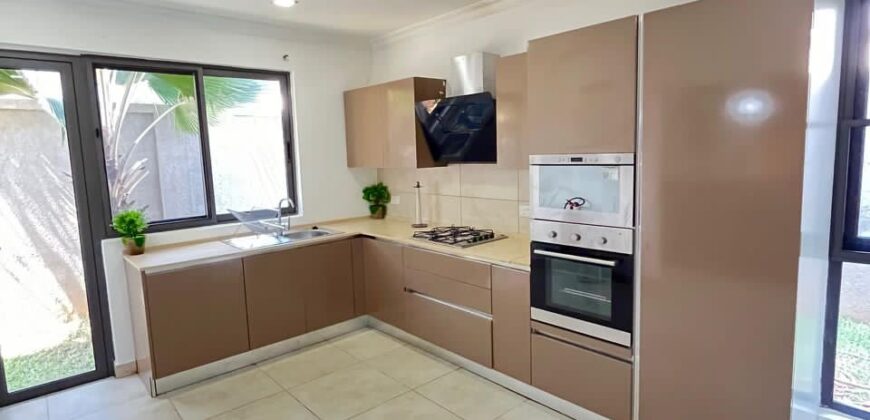 Four (4) bedroom town house 🏡 for rent at airport residential fully furnished