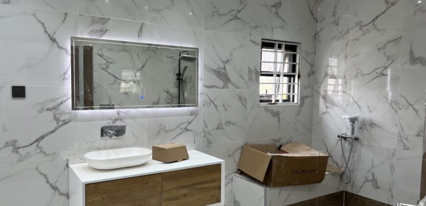 4bedroom with a boysquarters and a swimming pool for sale at school junction Botwe