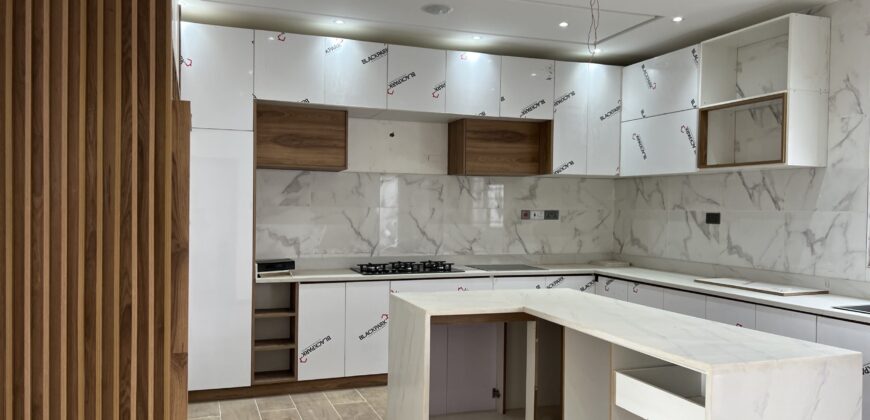 4bedroom with a boysquarters and a swimming pool for sale at school junction Botwe