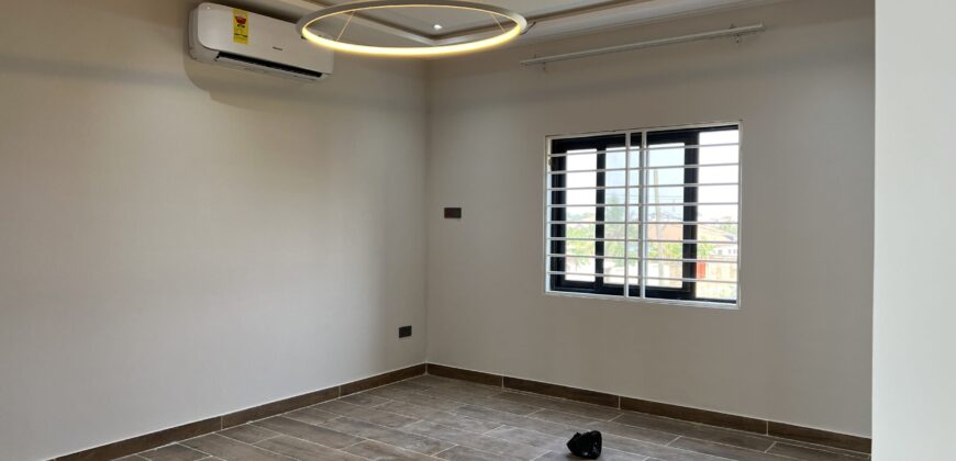 4bedroom with a boysquarters and a swimming pool for sale at school junction Botwe