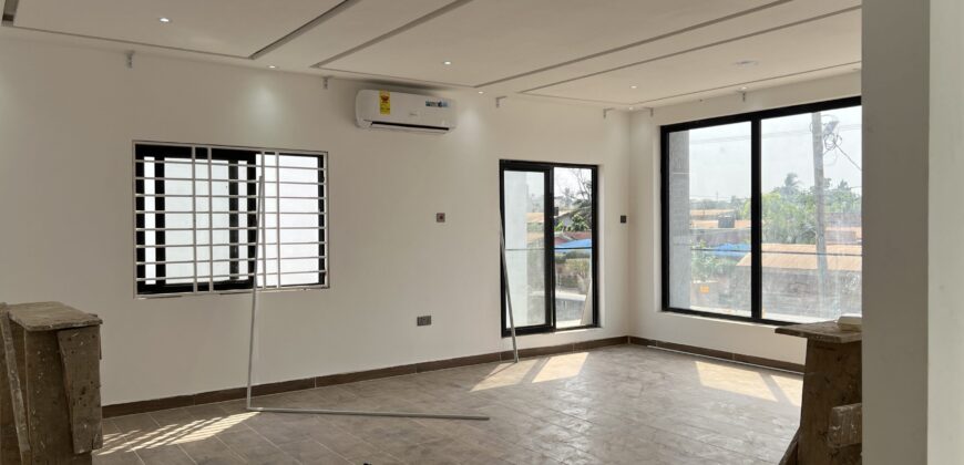 4bedroom with a boysquarters and a swimming pool for sale at school junction Botwe