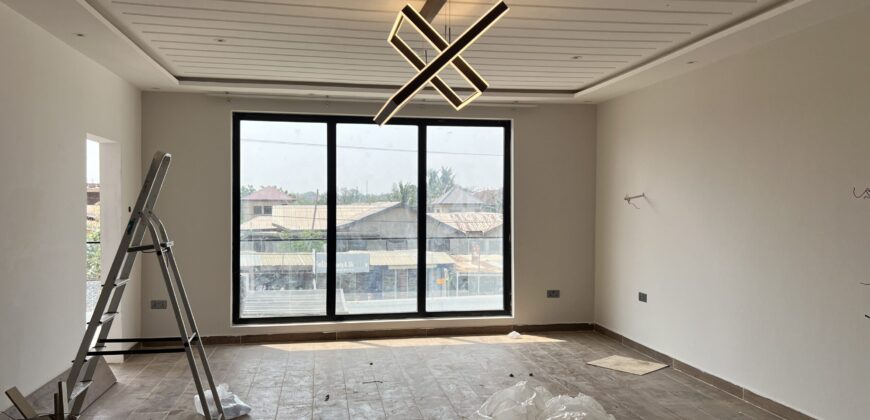 4bedroom with a boysquarters and a swimming pool for sale at school junction Botwe