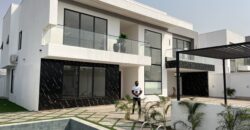 4bedroom with a boysquarters and a swimming pool for sale at school junction Botwe