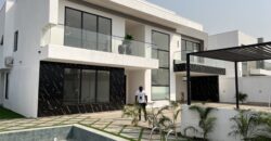 4bedroom with a boysquarters and a swimming pool for sale at school junction Botwe