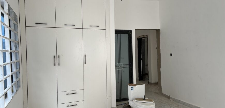 4bedroom with a boysquarters and a swimming pool for sale at school junction Botwe