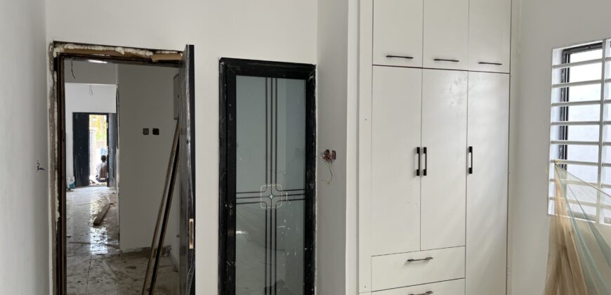 4bedroom with a boysquarters and a swimming pool for sale at school junction Botwe