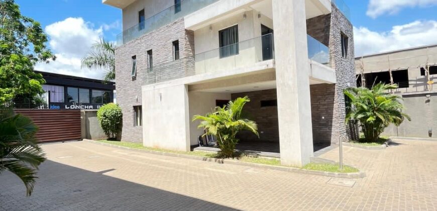 Four (4) bedroom town house 🏡 for rent at airport residential fully furnished