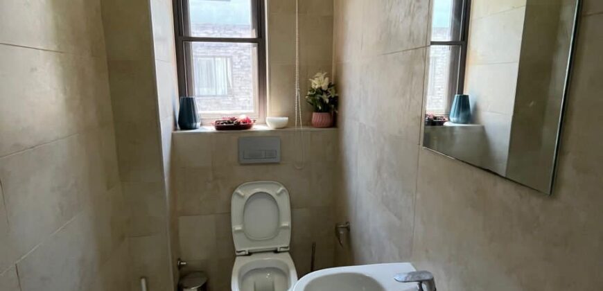 Four (4) bedroom town house 🏡 for rent at airport residential fully furnished