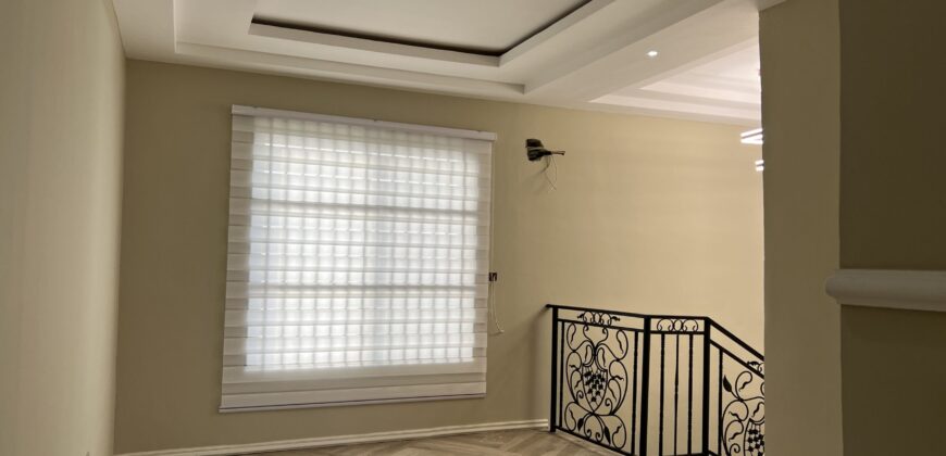 4bedroom storey building semi furnished located at Lashibi sakumono